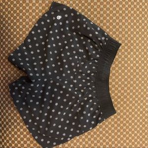 Lululemon polka dot shorts 4